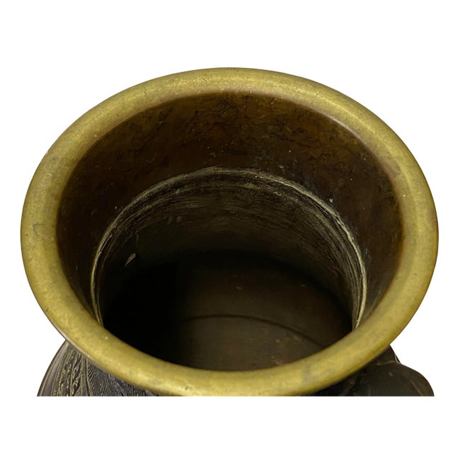 The Vintage Chinese Bronze Brown Ancient Artistic Motif Metal Vase Display Art is a captivating and exquisite piece of...