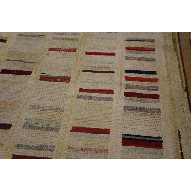 1920s 1920s Tan Ecru Stripe Folk Art Antique American Hooked Rug 4'8" X 6'6" Woven Wool Carpet For Sale - Image 5 of 10