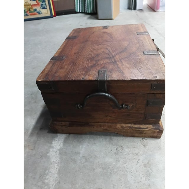 Coffee 1900-1909 Wood Brass Arts & & Crafts Desk Box For Sale - Image 8 of 12