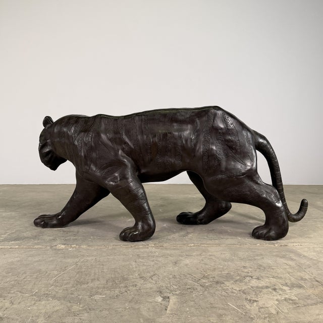 Near Life-Size Bronze Bengal Tiger Sculpture, 65” L – Walking Tiger Statue For Sale - Image 9 of 11