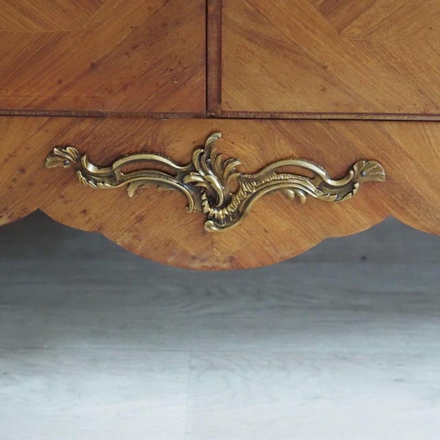 Brown Vintage Display Case in Walnut For Sale - Image 8 of 10