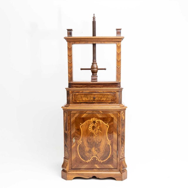 Linen Press with Spindle, 1700s For Sale - Image 4 of 15