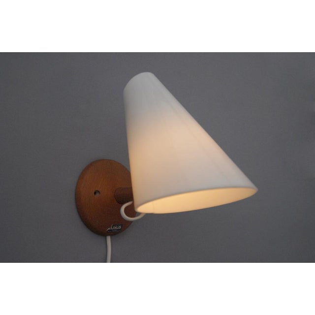 Wood Model 713 Wall Lamp by Uno & Östen Kristiansson for Luxus Vittsjö, Sweden, 1960s For Sale - Image 7 of 12