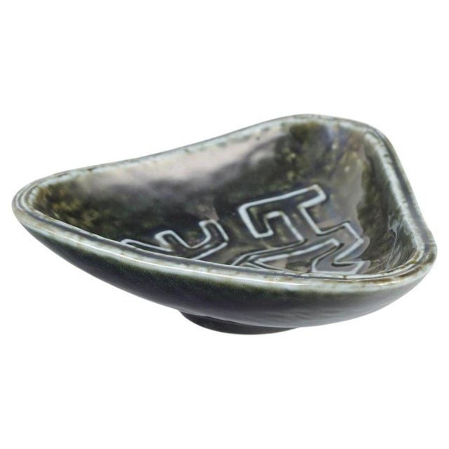 1960s Triangular Farina Series Bowl in Stoneware by Gunnar Nylund for Rörstrand, 1960s For Sale - Image 5 of 5