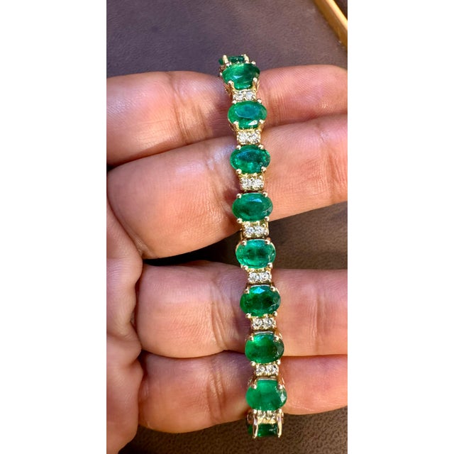 12 Carat Natural Emerald & 1 Carat Diamond Tennis Bracelet 14 Kt Yellow Gold For Sale - Image 9 of 18