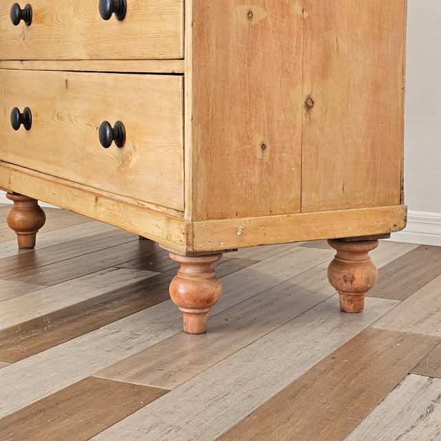 Late 19th Century Antique English Pine Chest of Drawers (Dresser) With Dark Knobs - Circa 1880 For Sale - Image 5 of 17