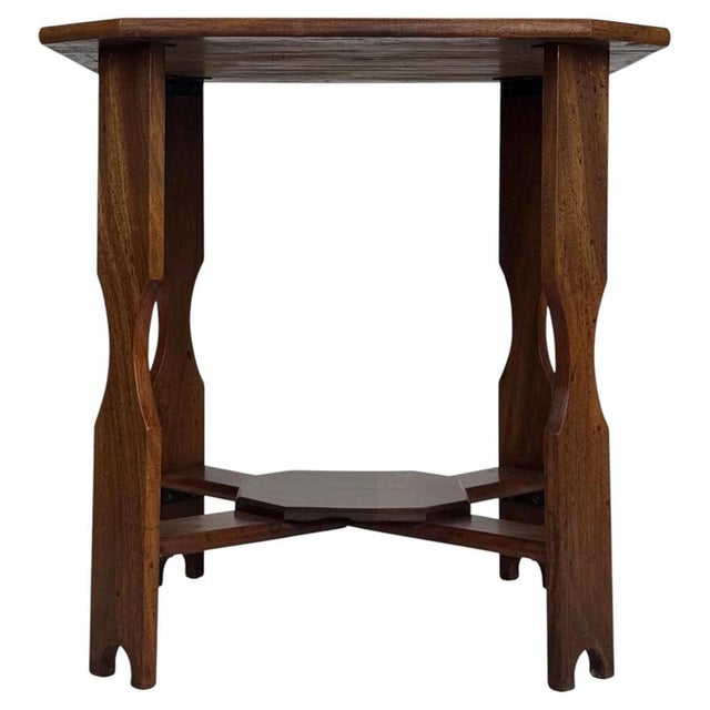 A charming and well-crafted early 20th-century English side table, constructed in mahogany and combining elegant...