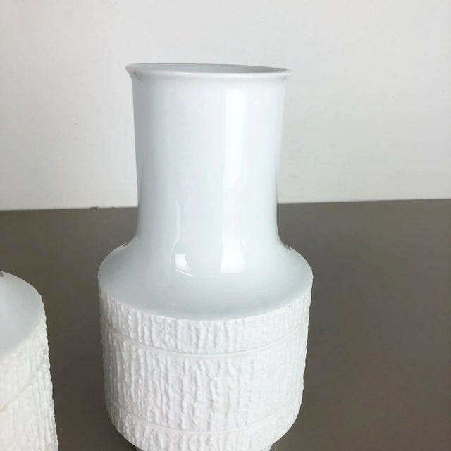 Op Art German Porcelain Vase by Richard Scharrer for Thomas, 1970s, Set of 2 For Sale - Image 11 of 18