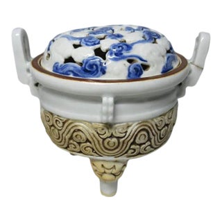 19th Century Japanese Hirado Porcelain Incense Burner For Sale