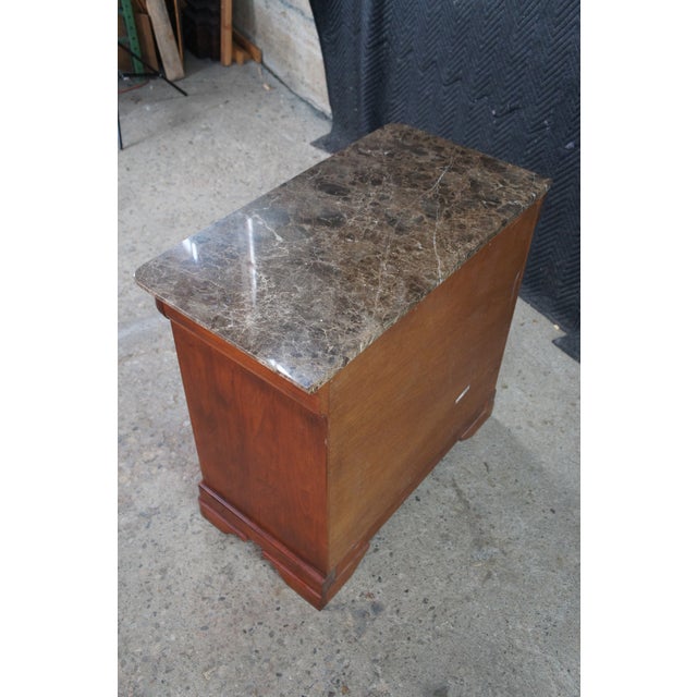 A Pair of Stickley French Louis Philippe Style Cherry Marble Top Nightstands Bedside Table For Sale - Image 10 of 15