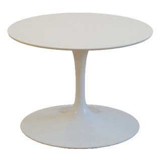 Vintage Tulip Coffee Table in White by Eero Saarinen for Knoll International, 1960s For Sale