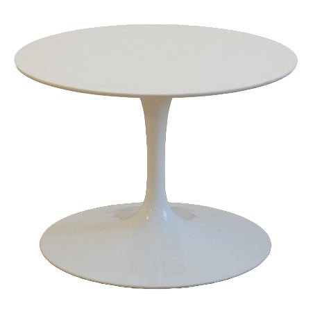 Vintage Tulip Coffee Table in White by Eero Saarinen for Knoll International, 1960s For Sale