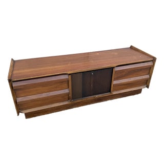 Mid Century Modern Storage Chest/Trunk by Lane For Sale
