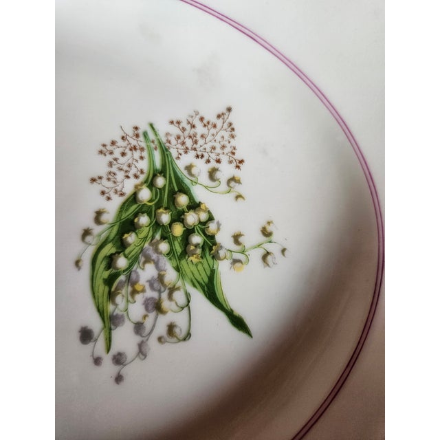 Antique Old Paris Platters With Wildflowers and a Raspberry Pink Border - A Set For Sale - Image 4 of 8