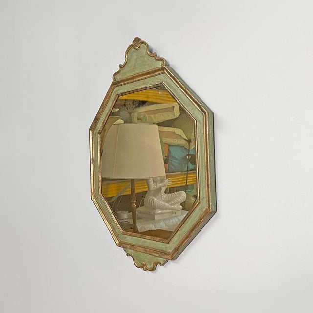 Antique Italian Octagonal Wall Mirror in Green Wood with Golden Profiles, 1700s For Sale - Image 5 of 18