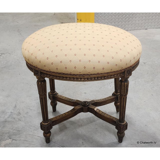French Antique 1930s French Louis XVI Style Oval Upholstered Giltwood Vanity Bench Stool For Sale - Image 3 of 5