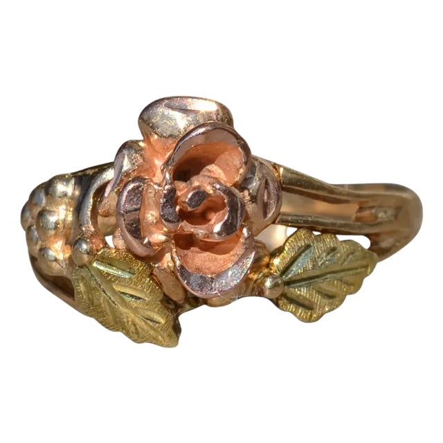 The Novalee: Ladies Vintage 10K Two Tone Floral Cocktail Ring For Sale