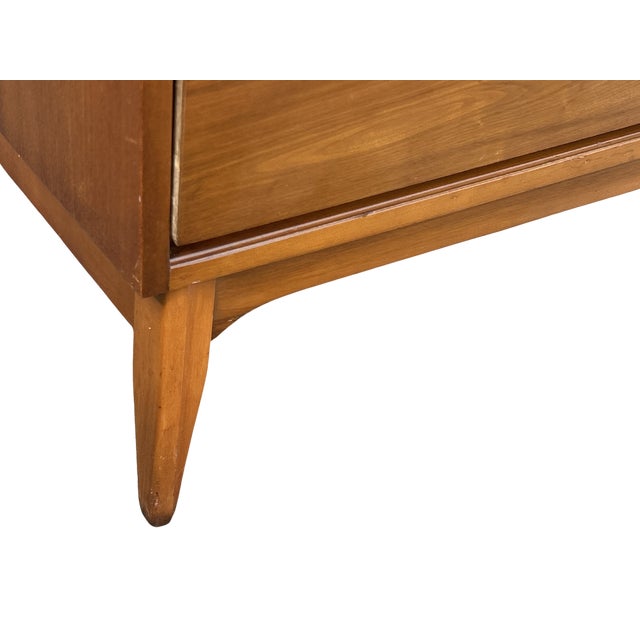 Vintage Mid-Century Modern Walnut 7-Drawer Lowboy Dresser by Dixie Furniture – 1960s MCM Long Dresser With Sculptural Hardware & Tapered Legs For Sale - Image 12 of 14