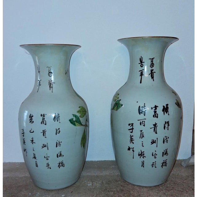 Large Chinese Porcelain Vases with Floral and Bird Decoration, 1800s, Set of 2, in Good conditions. Designed before 1890