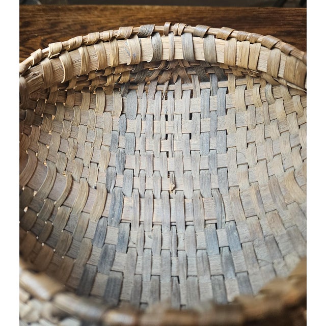 Early 20th Century Small Mellon or Buttocks, Appalachians Basket, With Blue Dyed Slats For Sale - Image 12 of 15