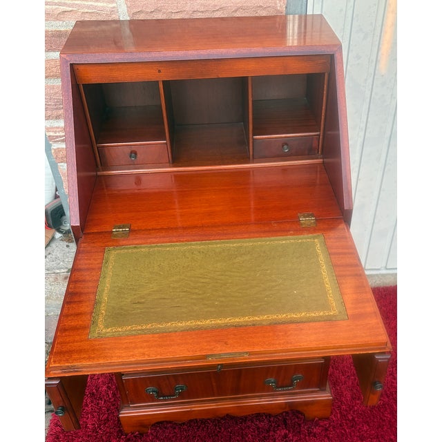 Louis Philippe Carless X English Mahogany 4-Drawer Inlaid Secretary Desk from Unbekannt, 1980s For Sale - Image 10 of 12