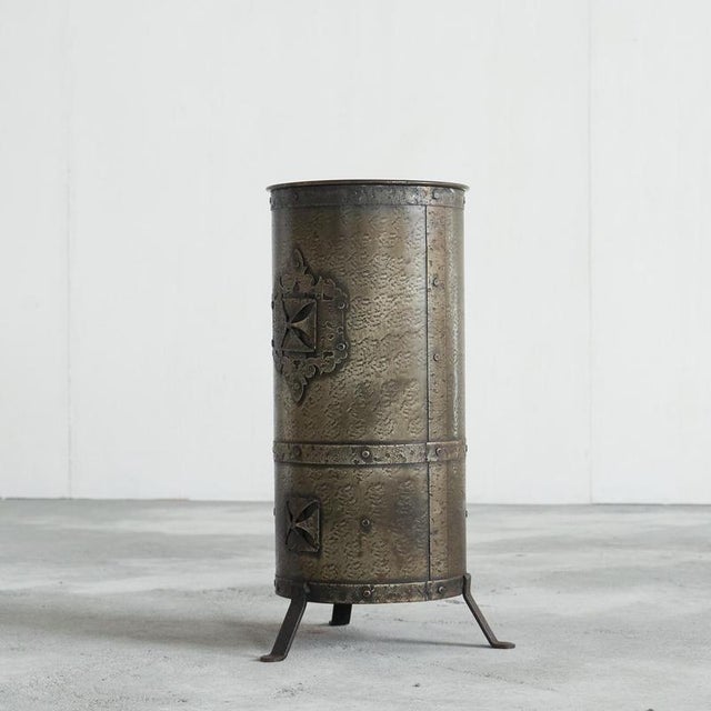 Arts and Crafts Umbrella Stand in Hand Hammered Metal, 1890s For Sale - Image 10 of 12