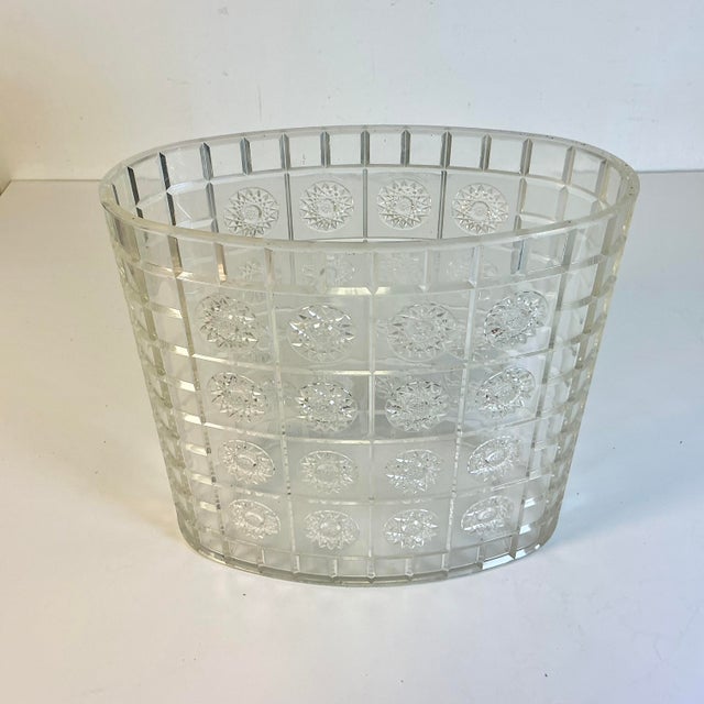 Plastic 1950s Vintage Hollywood Regency Lucite Acrylic Wastebasket. For Sale - Image 7 of 17