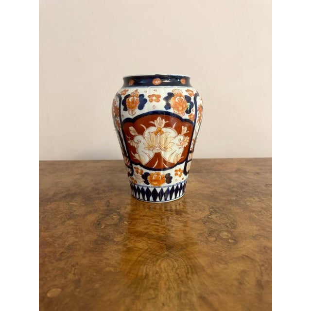 Lovely quality antique Japanese imari vase, having a quality antique Japanese imari bulbous shaped vase decorated with...