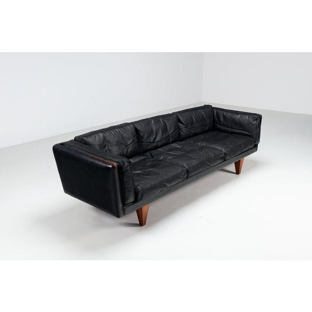 Model V11 Sofa in Black Leather by Illum Wikkelsø for Holger Christiansen, Denmark, 1960s For Sale - Image 4 of 18