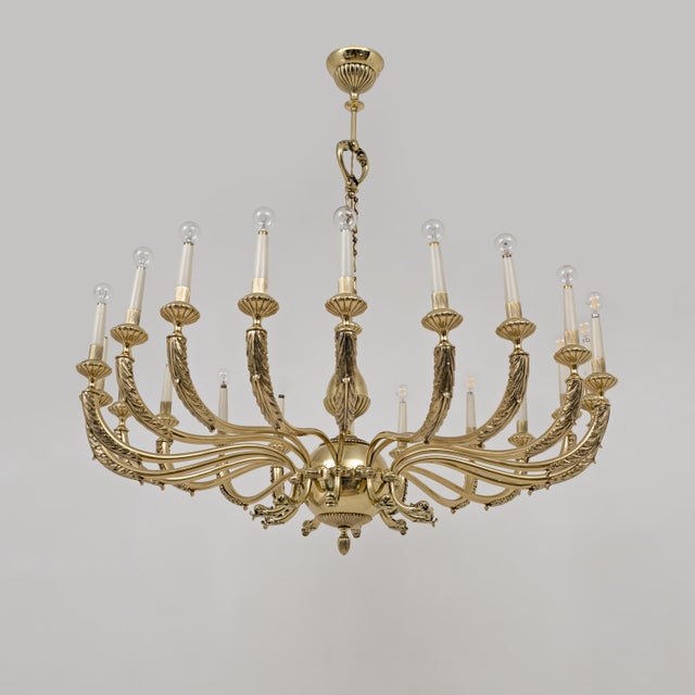 An important Italian chandelier from the 1950s, crafted from solid brass and featuring an imposing structure composed of...