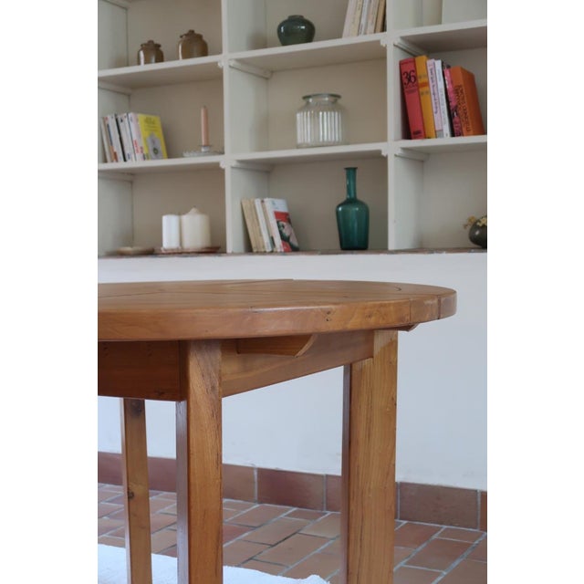 1980s Round Extending Dining Table in Elm attributed to Maison Regain, France, 1980s For Sale - Image 5 of 15
