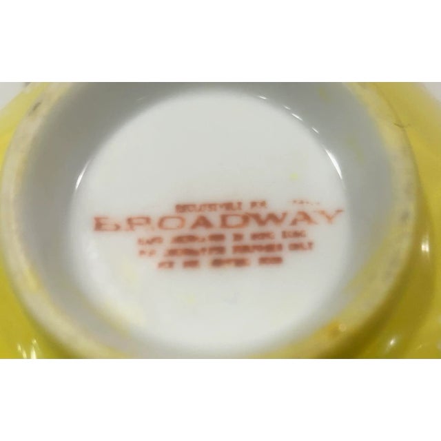 Mid 20th Century Mid 20th Century Chinoiserie Yellow Lotus Shaped Bowl With Gold Trim For Sale - Image 5 of 9