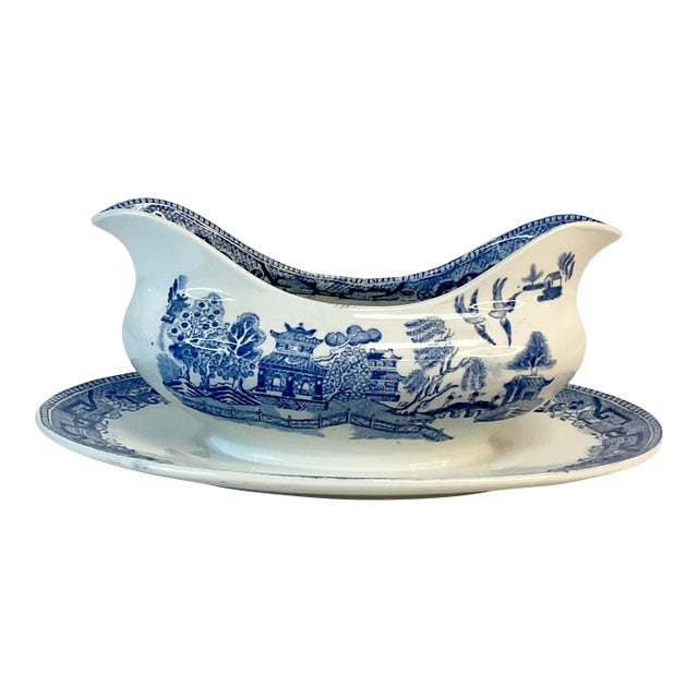 Antique English Ridgway Porcelain Blue Willow Gravy Boat With Attached Underplate. For Sale