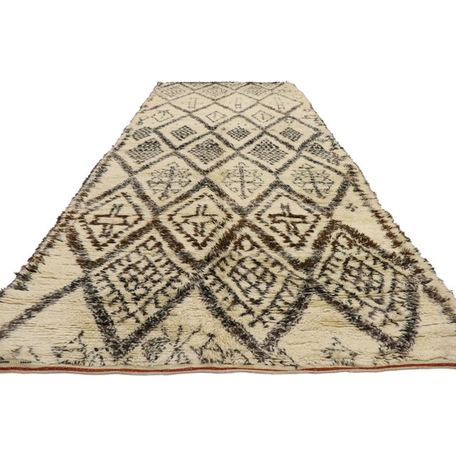 Mid-Century Modern Vintage Berber Beni Ourain Moroccan Rug - 05'11 X 13'06 For Sale - Image 3 of 8