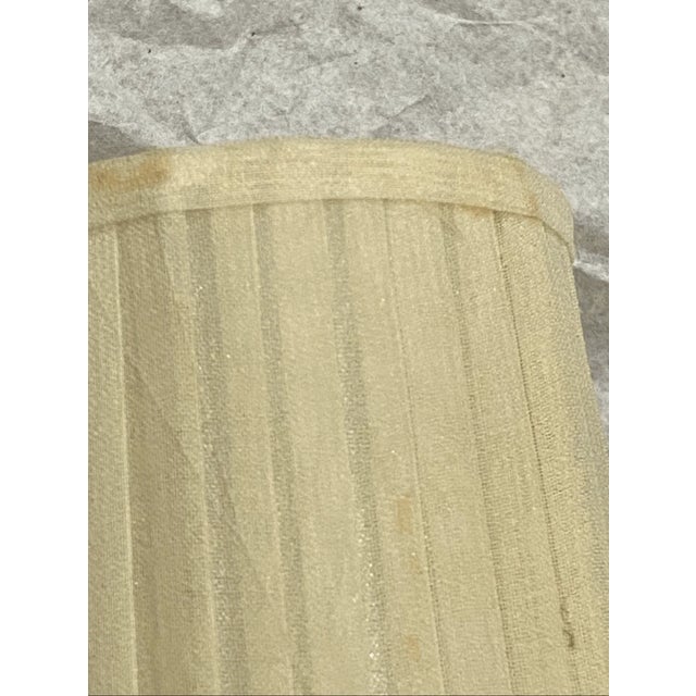 Good condition This small, tapered lampshade is perfect for chandeliers, wall sconces, or small accent lamps. It features...