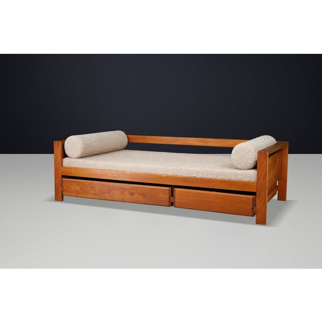 1970s Elm Daybed in Ecru Bouclé Upholstery from Pierre Chapo, France, 1970s For Sale - Image 5 of 18