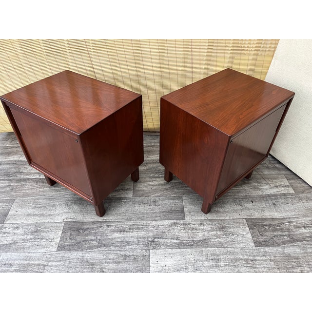 A Pair of Refinished Mid Century Modern Nightstands by Cavalier Furniture. Circa 1960s. For Sale - Image 18 of 18
