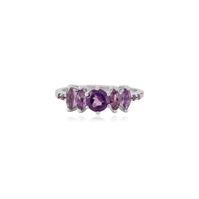 Art Deco Timeless Round Centerpiece Five-Stone Amethyst Pure 925 Silver Ring - Size 7.5 For Sale - Image 3 of 10