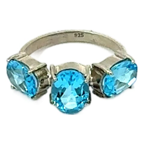 Antique Three Stone 6.69 Carat Faceted Blue Topaz Ring in 925 Solid Silver - Size 8 For Sale