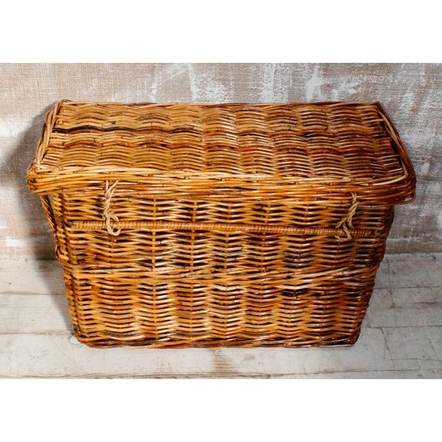 Vintage Wicker Laundry Basket, 1960 For Sale - Image 3 of 9