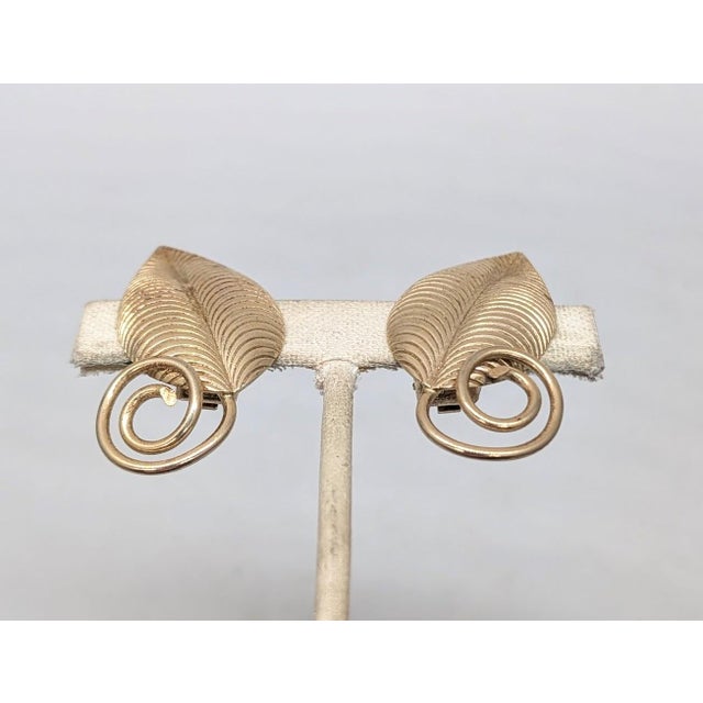 Vintage Signed Napier Goldtone Linden Leaves Clip Earrings, 1954 Ad Piece- 2 Pieces For Sale In Philadelphia - Image 6 of 9