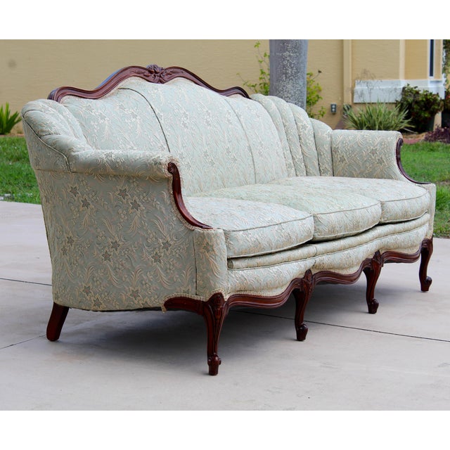 1970s Vintage French Provincial Louis XV Style Sofa / Loveseat Settee by Fogle Furniture Co. – Carved Hardwood Frame & Damask Upholstery For Sale - Image 5 of 16