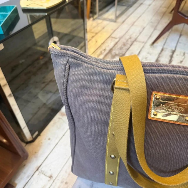 A 2006 Louis Vuitton Antigua Cabas Gm Brown Cotton Tote Bag For Sale - Image 13 of 16