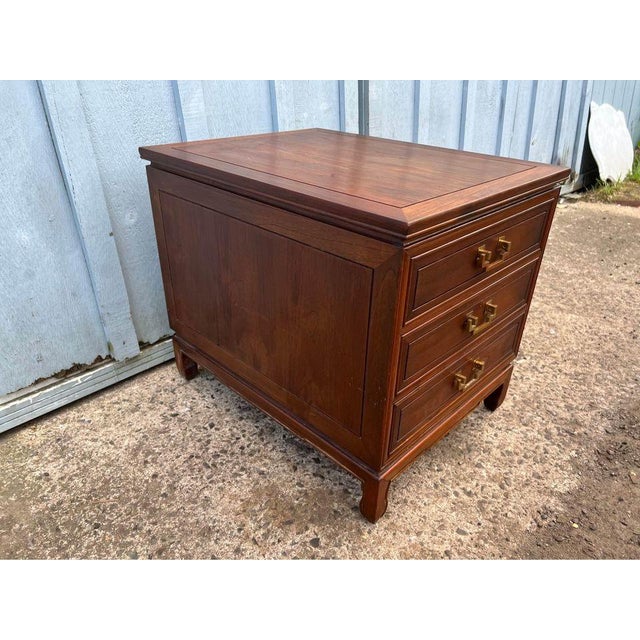 Mid 20th Century Pair of Vintage Chinoiserie Style Solid Teak Nightstands. Made in Taiwan For Sale - Image 9 of 12