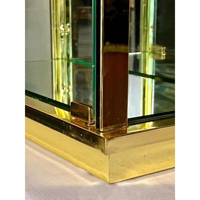 1970s Mastercraft Style after Brass and Glass Mirror Back and Base Tabletop Display Cabinet For Sale - Image 11 of 17