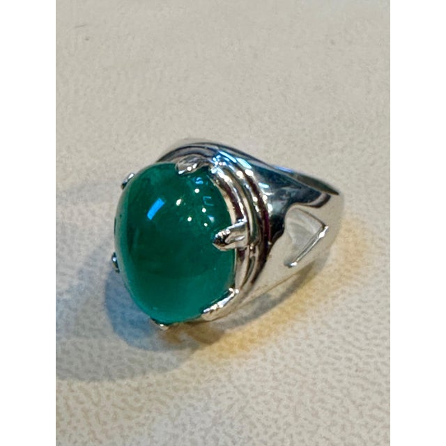 Green 18 Carat Huge Emerald Cabochon 14 Karat White Gold Cocktail Ring Vintage Unisex For Sale - Image 8 of 8
