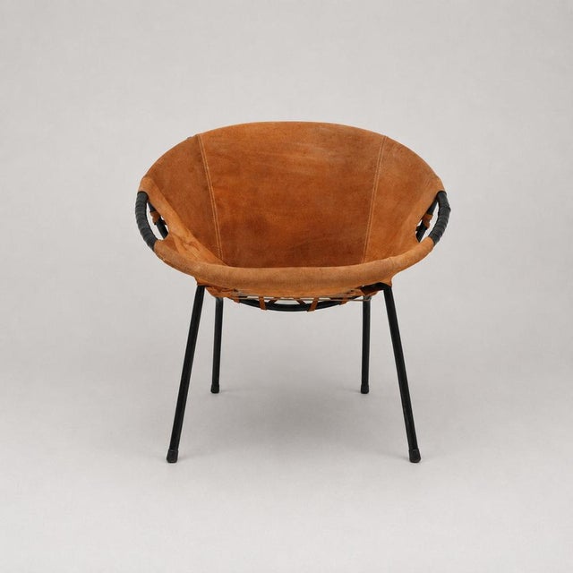 Lusch & Co Balloon Chair: Iconic Design with Timeless Appeal The Lusch & Co balloon chair is a striking piece of designer...