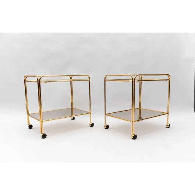 We have two identical serving trolleys. You are bidding on one of them here, the other is also listed here on the platform.