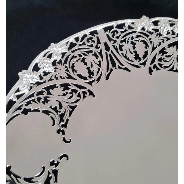 An elegant mid-20th-century English sterling silver cake stand or compôtier by Cooper Brothers & Sons Ltd, crafted in...