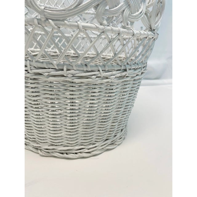 French 1960s White Wicker Wastebasket, Cottage Bathroom Basket For Sale - Image 3 of 6